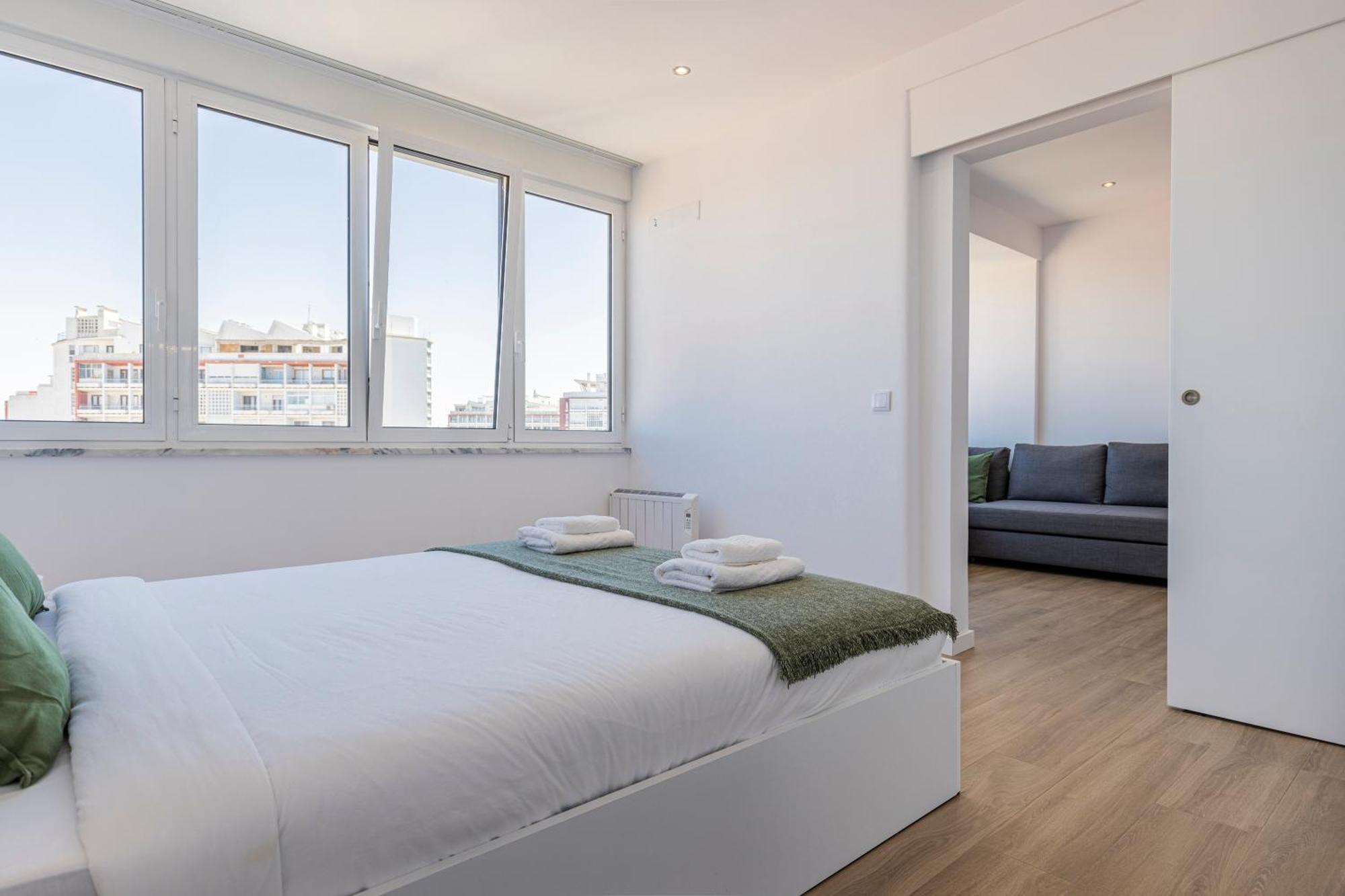 Apartment 112 Ii *